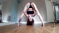 This girl fail doing yoga naked