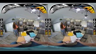 VIRTUAL PORN – Danny Steele Makes Out With His Stepmom Richelle Ryan Before Telling Her He Failed His Exam